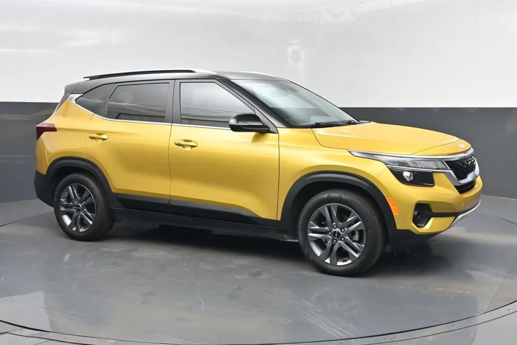 2023 Kia Seltos S Nightfall Edition photo 1