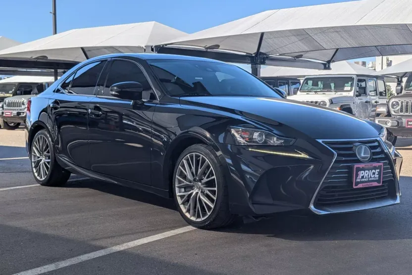2019 Lexus IS 300 photo 1