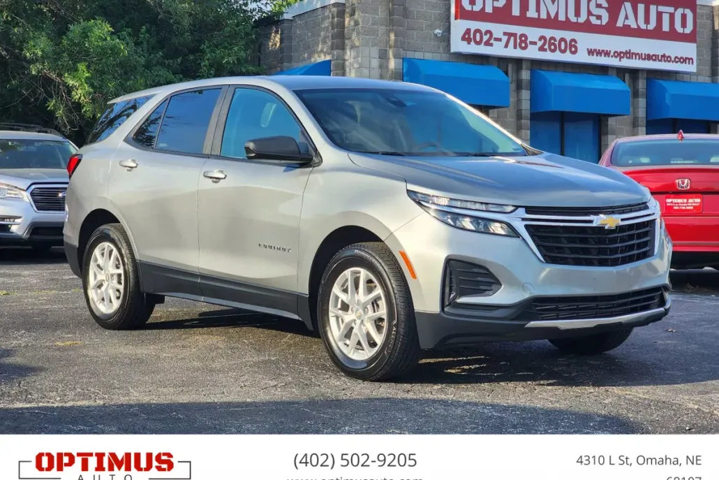2023 Chevrolet Equinox LS photo 1