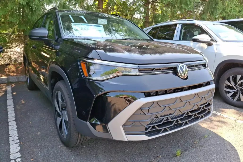 2025 Volkswagen Taos S photo 1