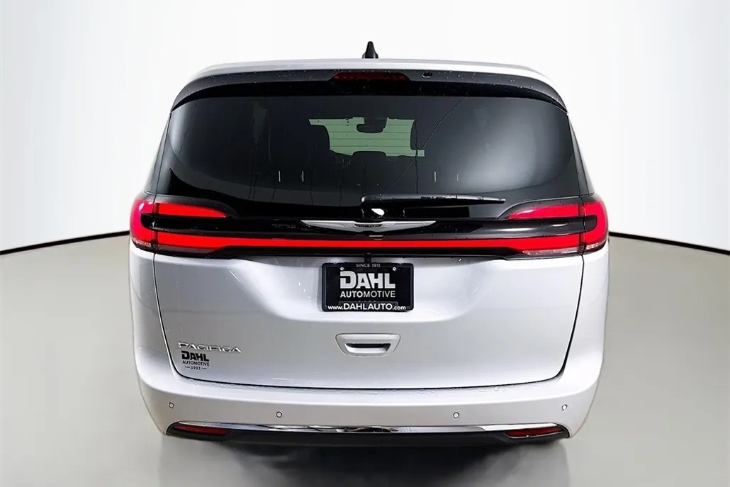 2026 Chrysler Pacifica photo 1