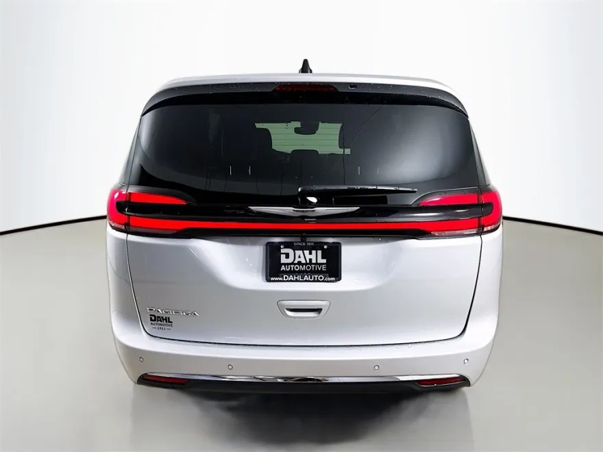 2026 Chrysler Pacifica photo 1