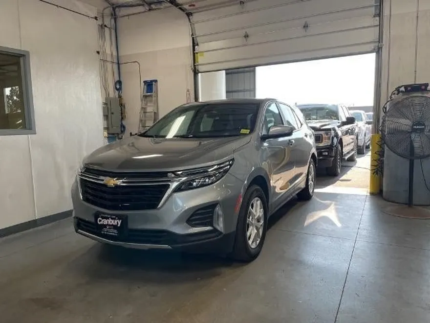 2024 Chevrolet Equinox LT photo 1