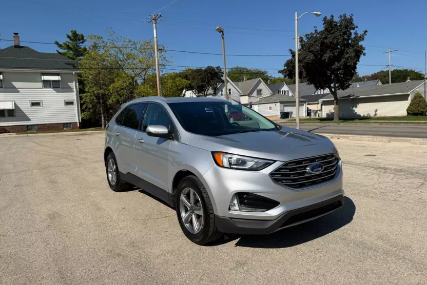 2019 Ford Edge SEL photo 1