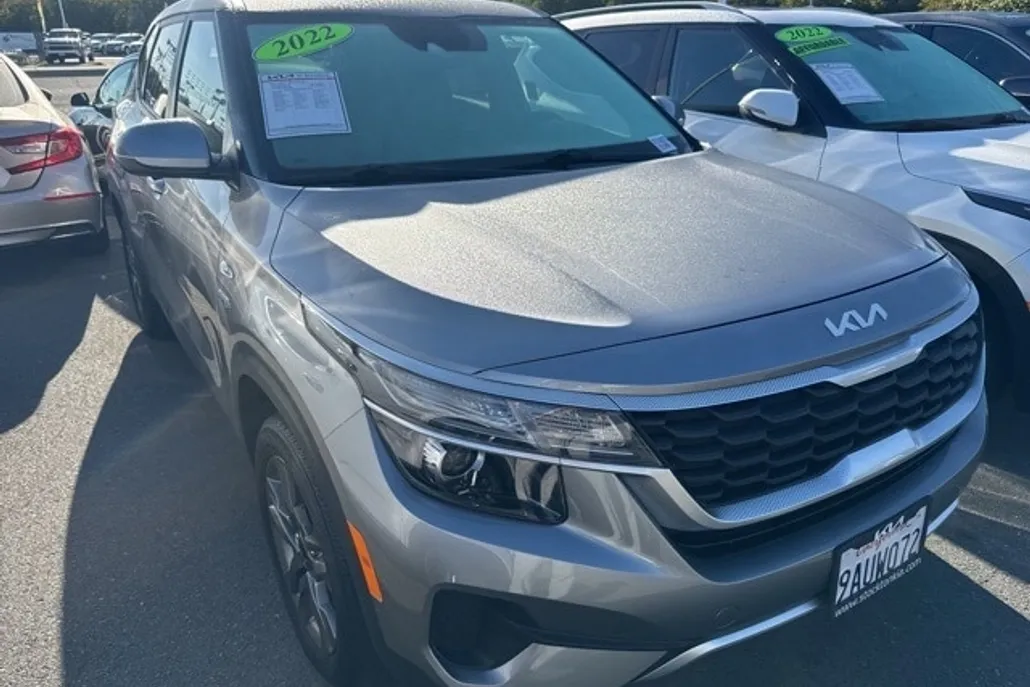 2022 Kia Seltos LX photo 1