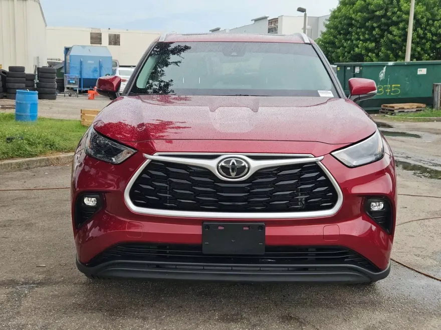 2022 Toyota Highlander XLE photo 1