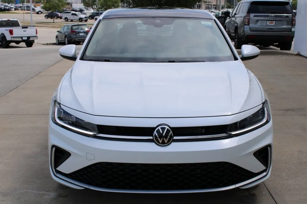 2025 Volkswagen Jetta 1.5T SE photo 1