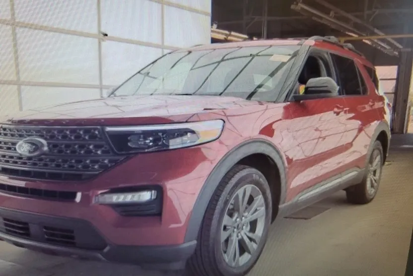 2022 Ford Explorer XLT photo 1