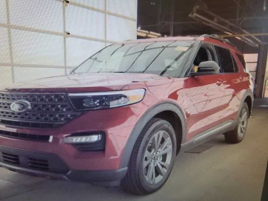 2022 Ford Explorer XLT photo 1