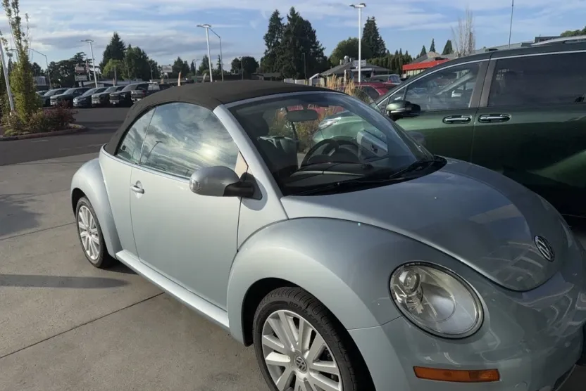 2009 Volkswagen Beetle 2.5L photo 1