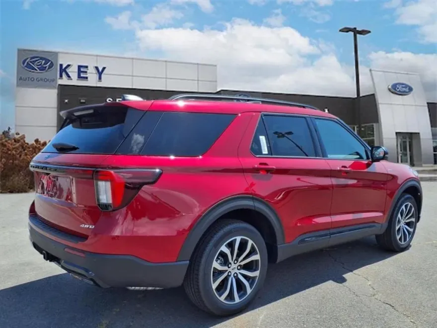 2025 Ford Explorer ST-Line photo 1
