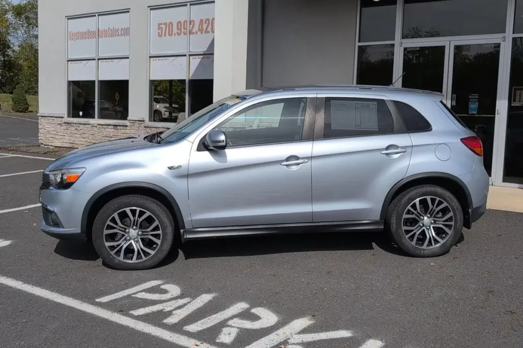 2016 Mitsubishi Outlander Sport ES SE photo 1