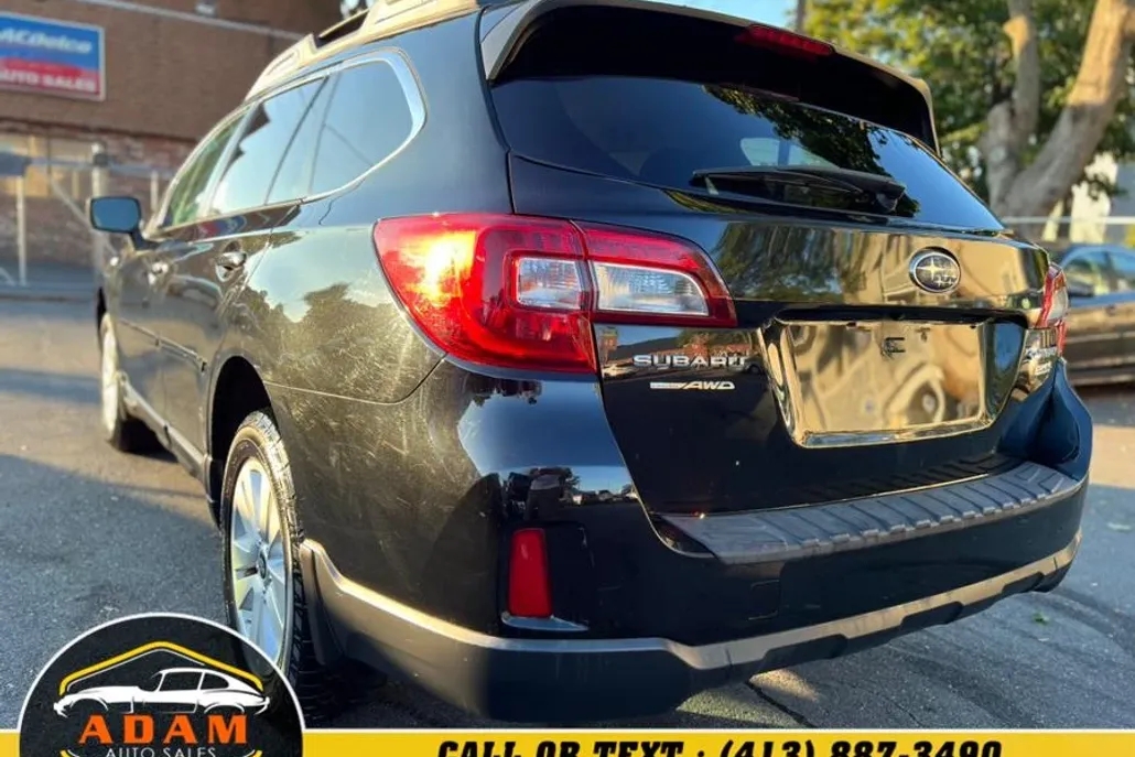 2017 Subaru Outback Premium photo 1