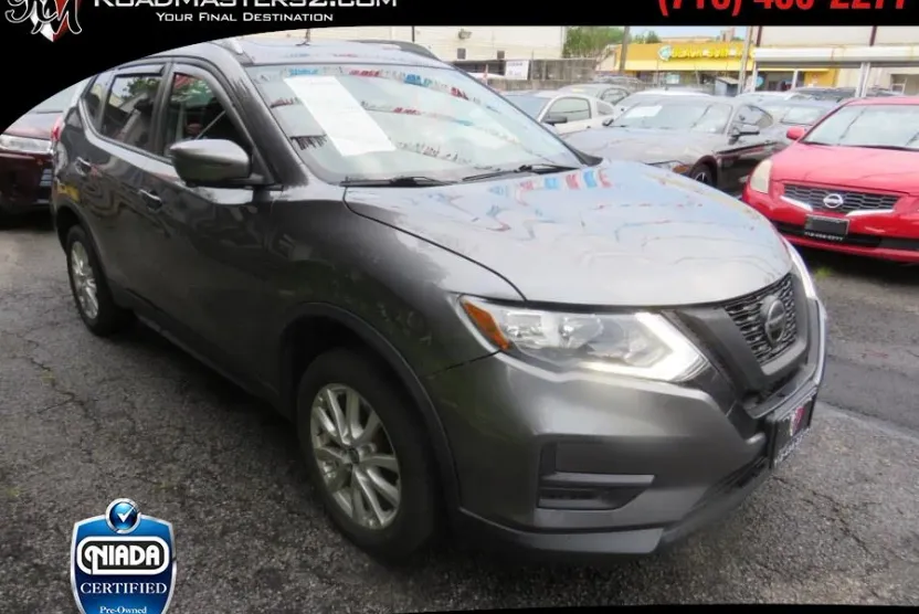 2018 Nissan Rogue SV photo 1