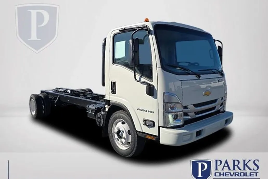 2025 Chevrolet Silverado 4500HD photo 1