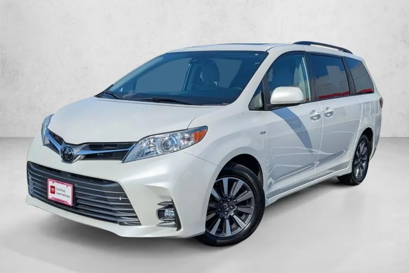 2020 Toyota Sienna XLE photo 1