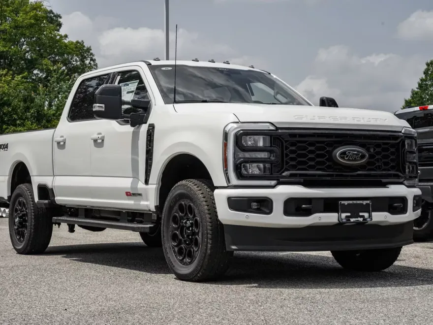 2025 Ford F-350 Lariat photo 1