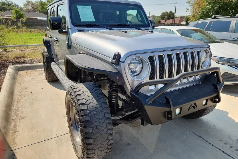 2020 Jeep Wrangler Unlimited Sahara photo 1