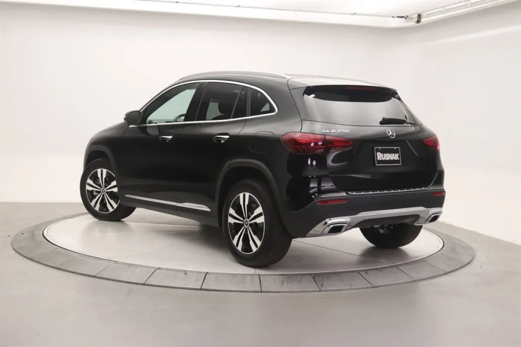 2026 Mercedes Benz GLA 250 photo 1