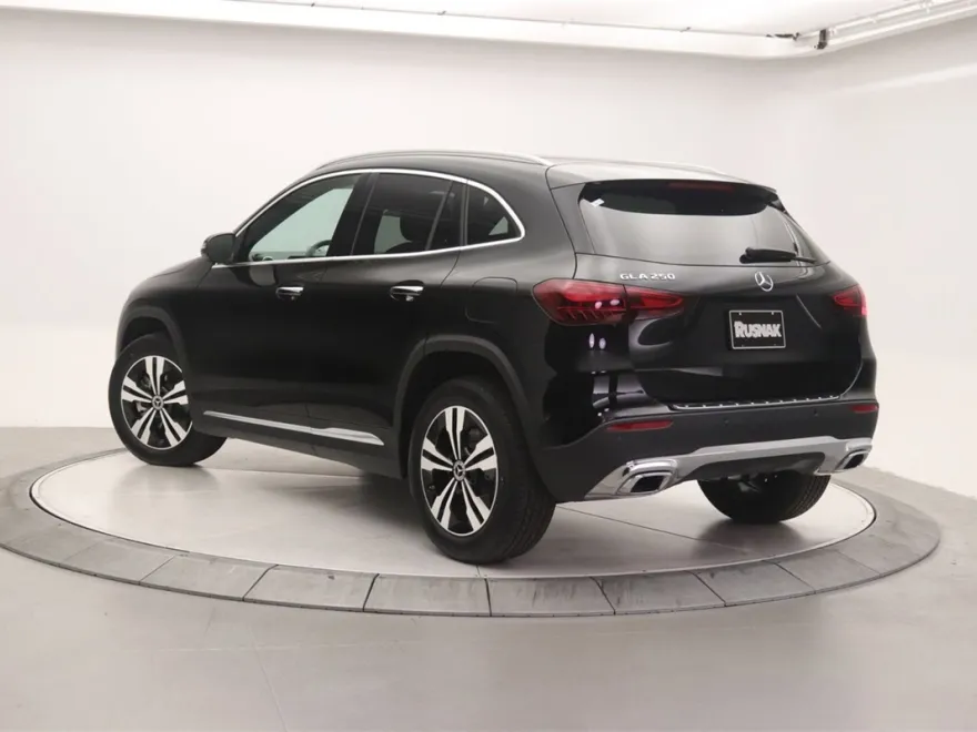 2026 Mercedes Benz GLA 250 photo 1