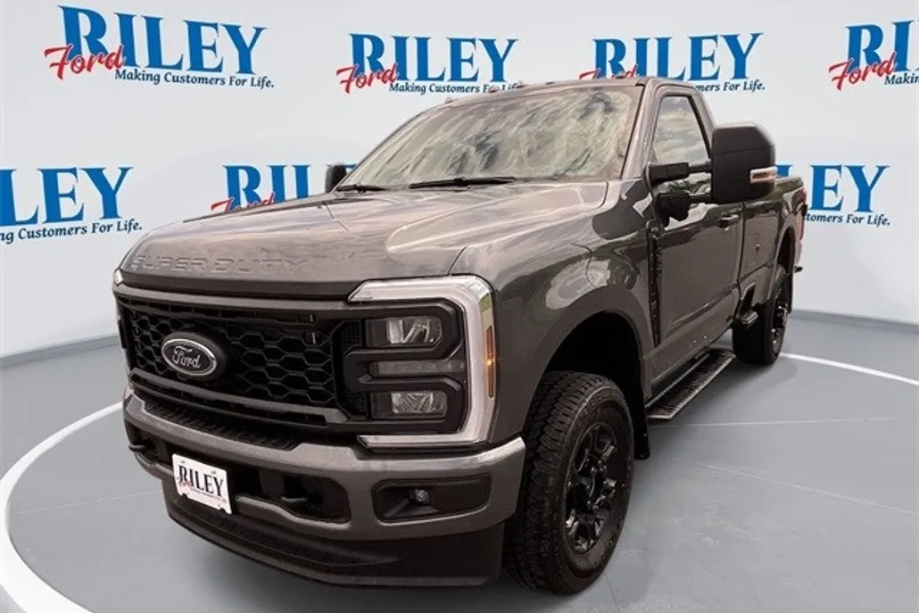 2025 Ford F-350 photo 1