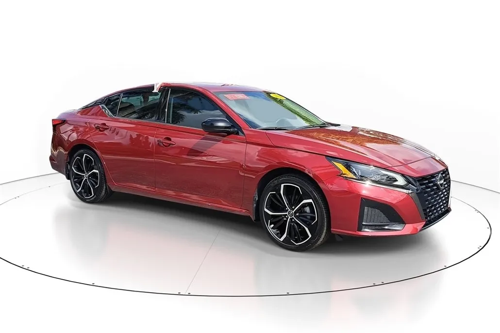 2024 Nissan Altima 2.5 SR photo 1