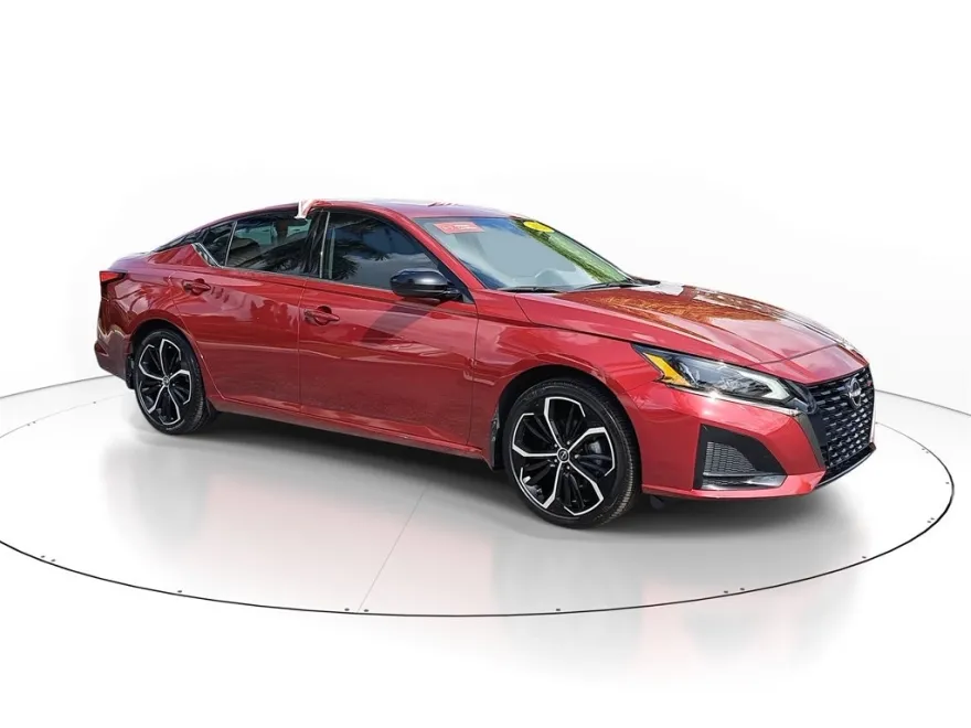 2024 Nissan Altima 2.5 SR photo 1