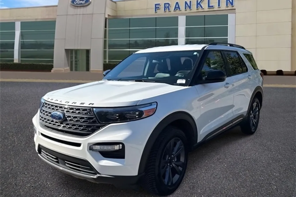 2022 Ford Explorer XLT photo 1