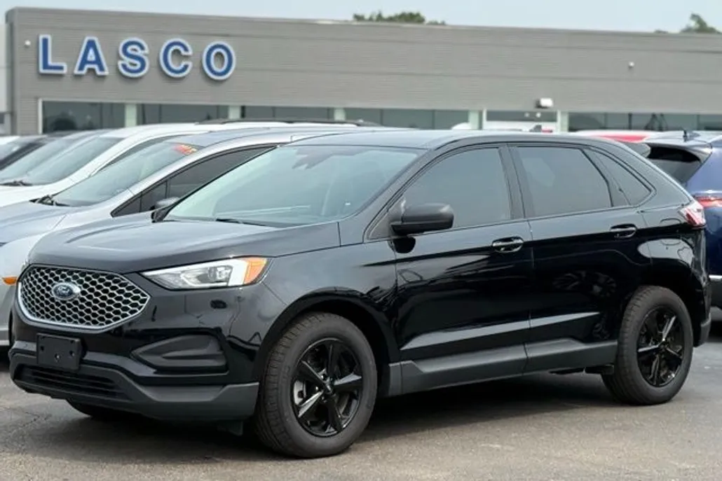 2024 Ford Edge SE photo 1