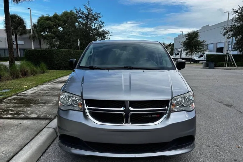 2016 Dodge Grand Caravan SE photo 1
