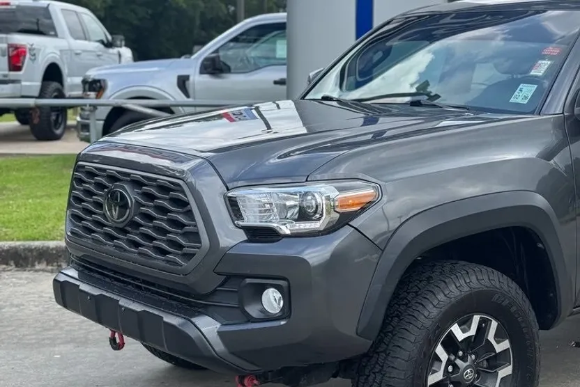 2022 Toyota Tacoma TRD Off-Road photo 1
