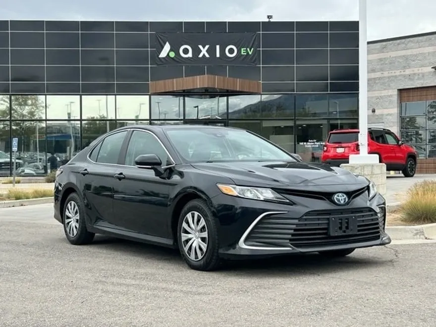 2023 Toyota Camry Hybrid LE photo 1
