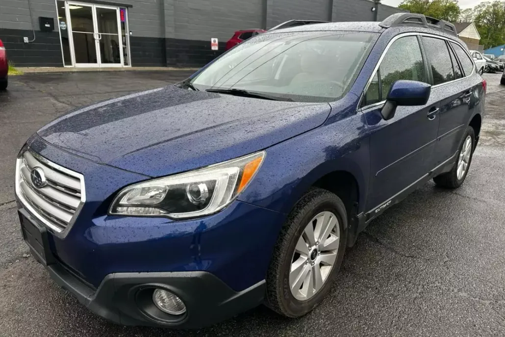 2016 Subaru Outback 2.5i Premium photo 1