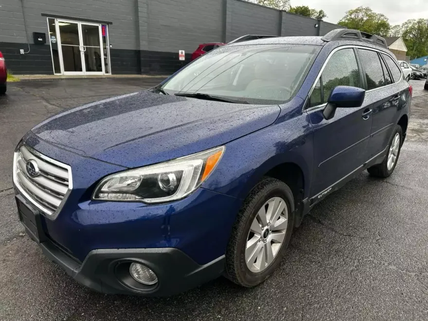 2016 Subaru Outback 2.5i Premium photo 1