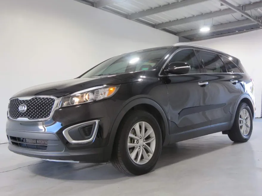 2016 Kia Sorento LX V6 photo 1