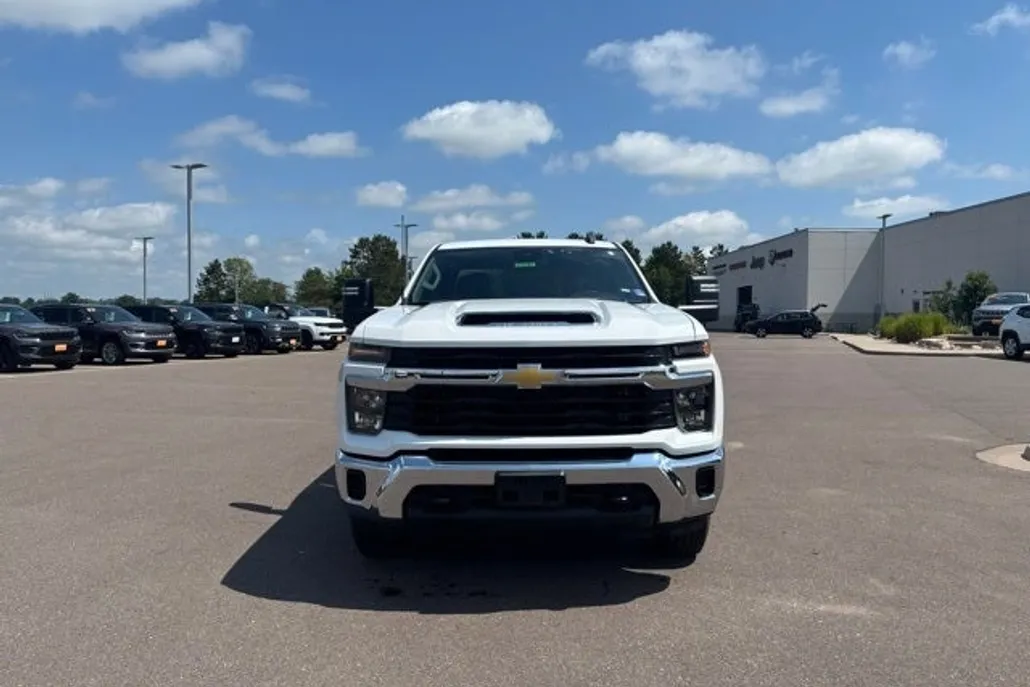 2024 Chevrolet Silverado 2500HD LT photo 1