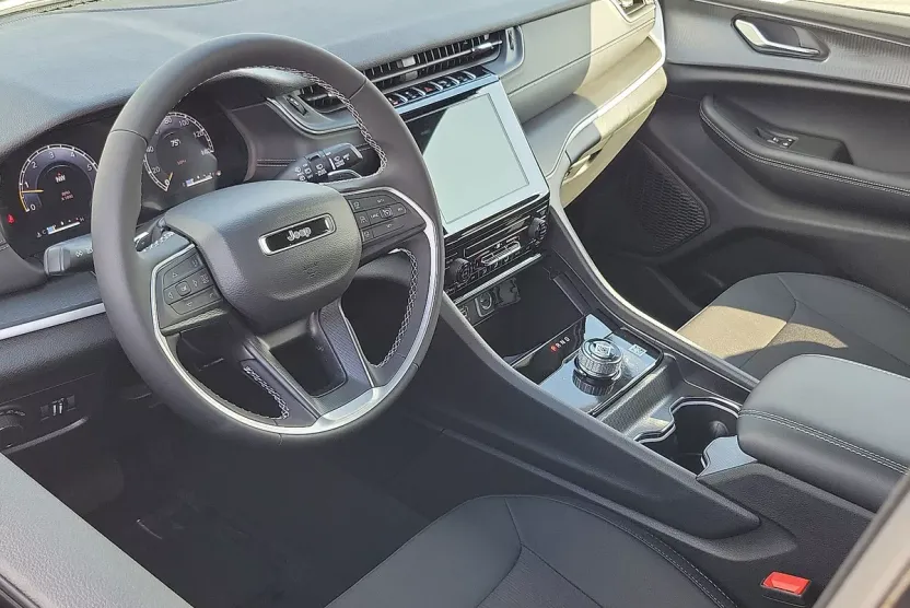 2025 Jeep Grand Cherokee Laredo X photo 1