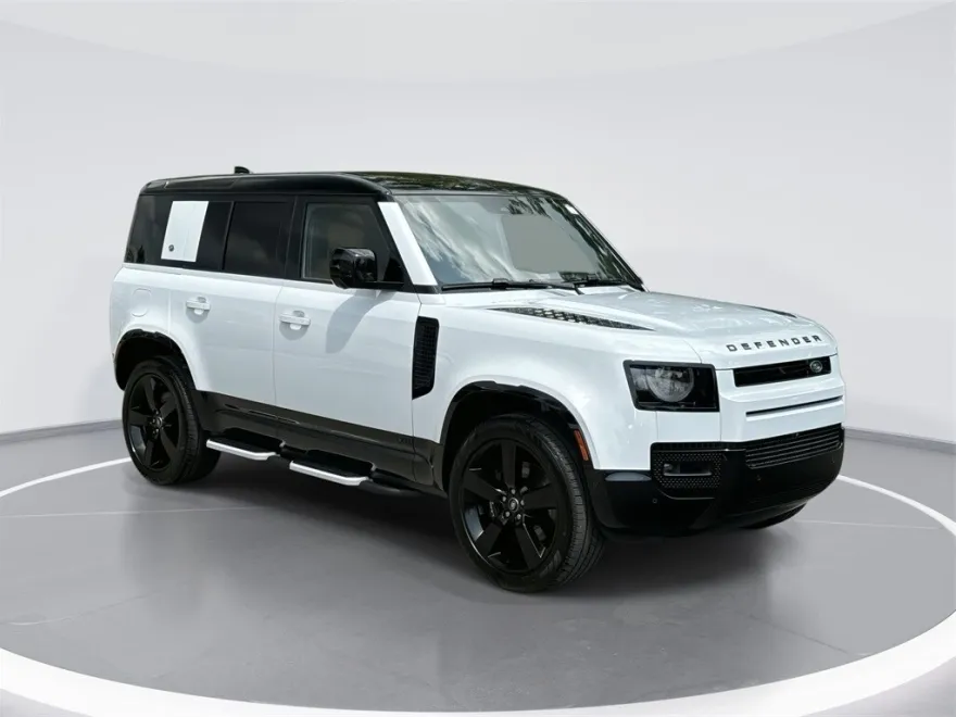 2023 Land Rover Defender 110 V8 photo 1