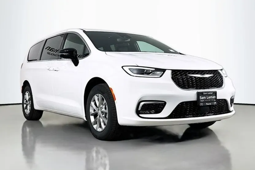 2026 Chrysler Pacifica photo 1