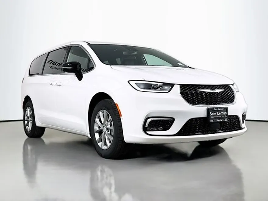 2026 Chrysler Pacifica photo 1