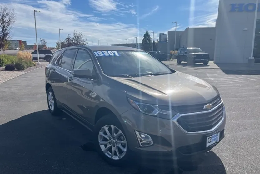 2018 Chevrolet Equinox LT photo 1