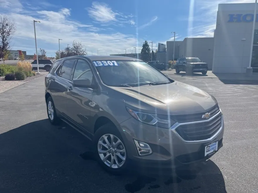 2018 Chevrolet Equinox LT photo 1