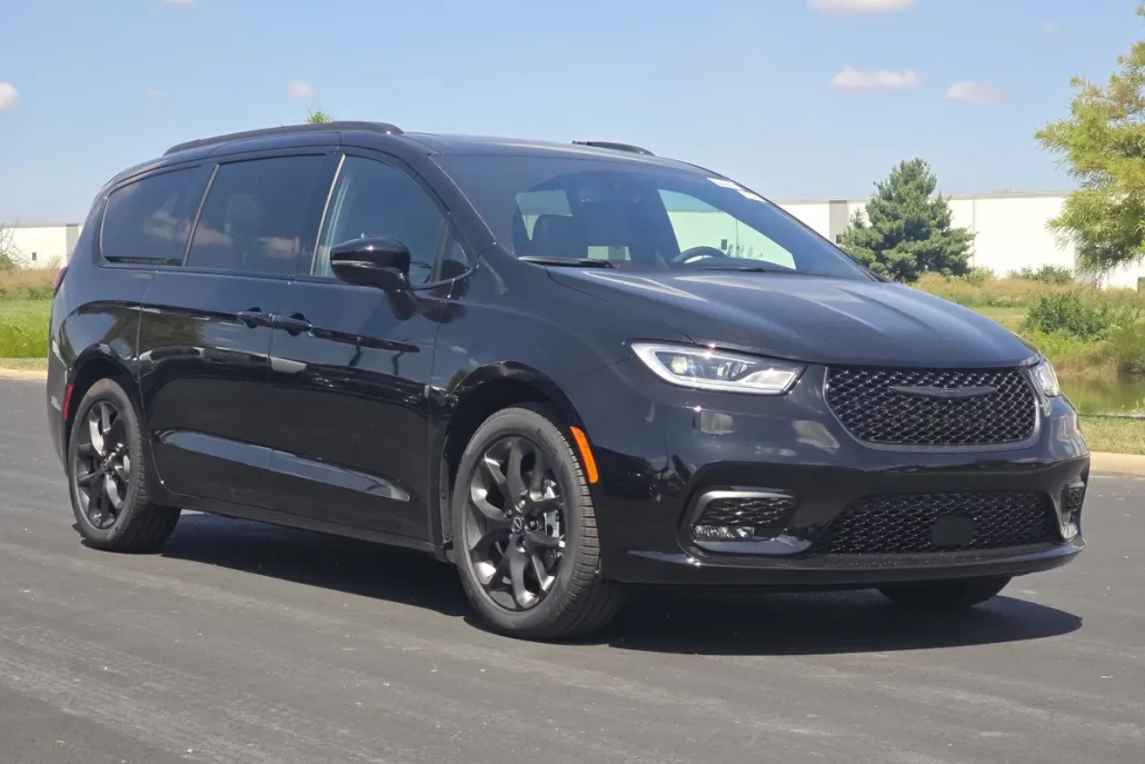 2026 Chrysler Pacifica Limited photo 1