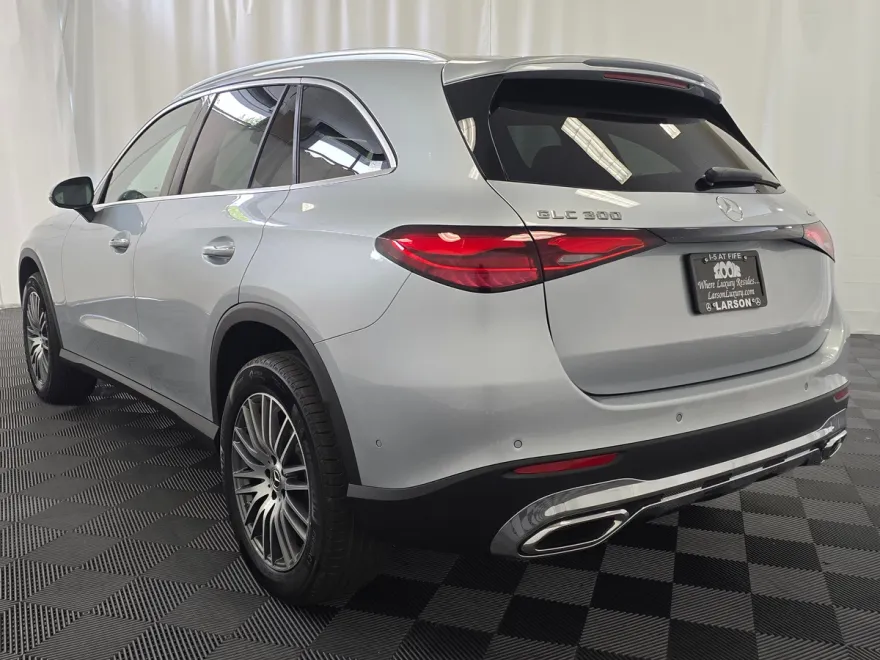 2025 Mercedes Benz GLC 300 4MATIC photo 1