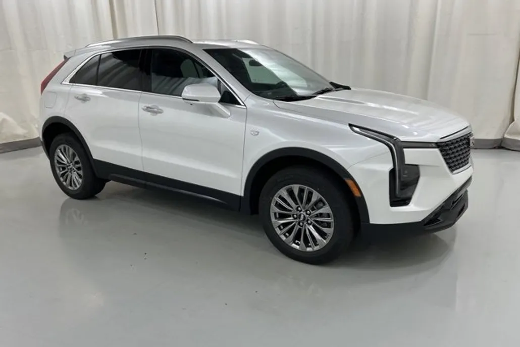 2025 Cadillac XT4 Premium Luxury photo 1