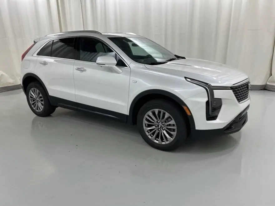 2025 Cadillac XT4 Premium Luxury photo 1