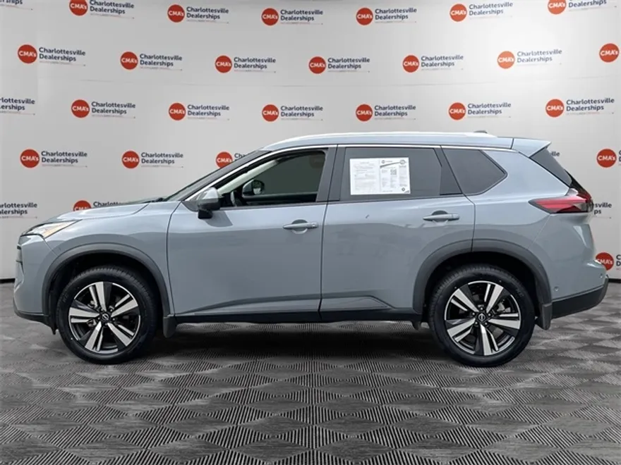 2024 Nissan Rogue SL photo 1