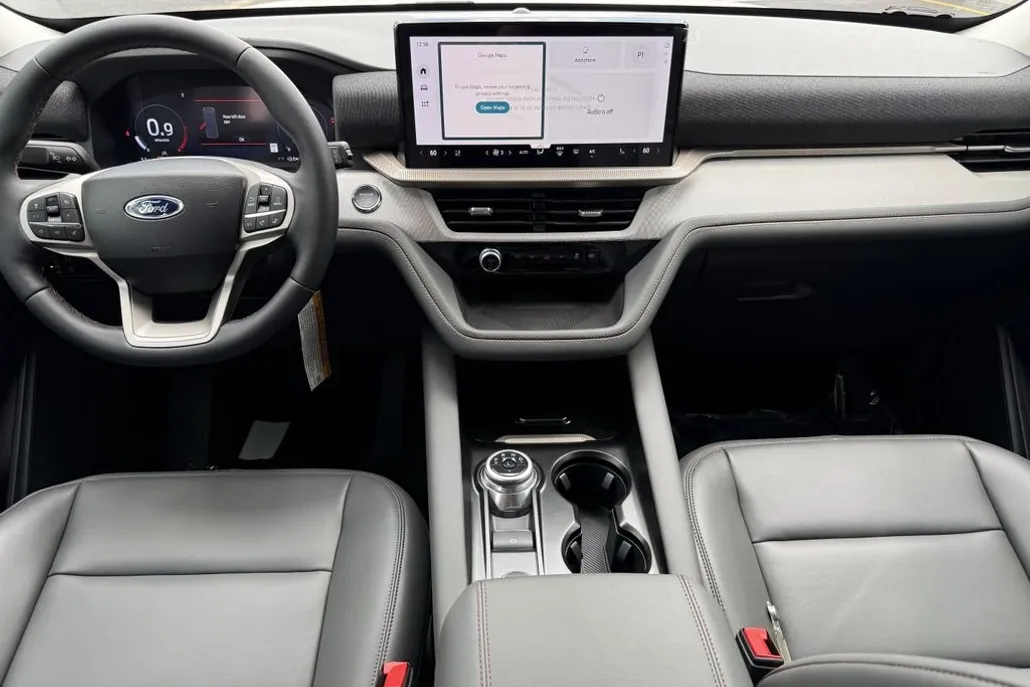 2025 Ford Explorer photo 1