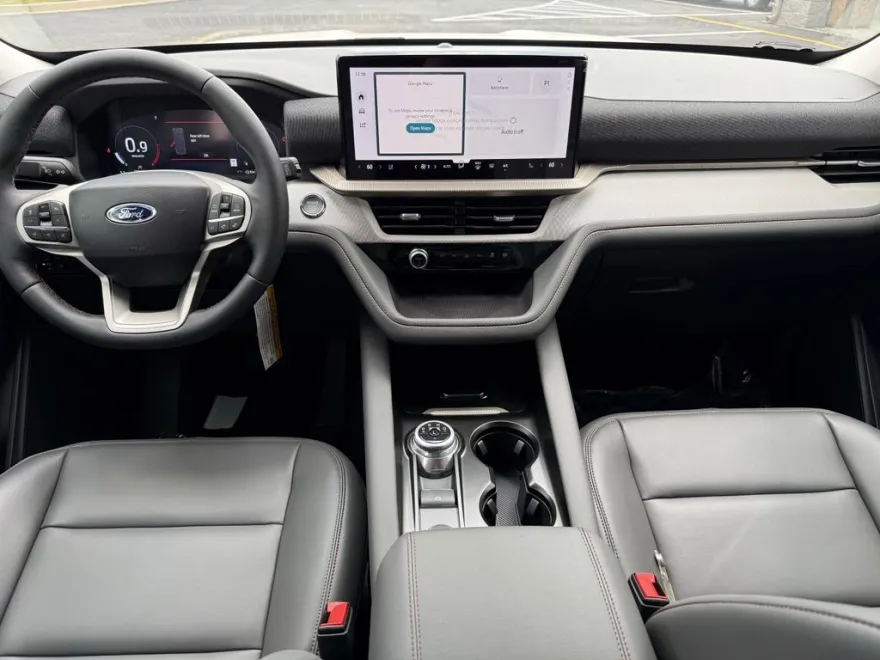 2025 Ford Explorer photo 1