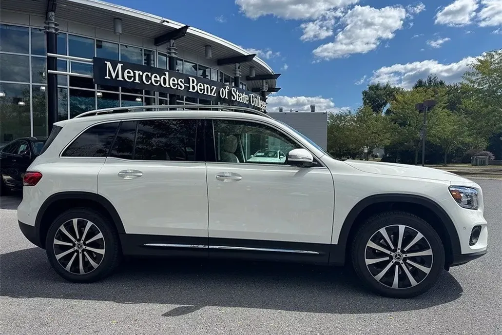 2022 Mercedes Benz GLB 250 4MATIC photo 1